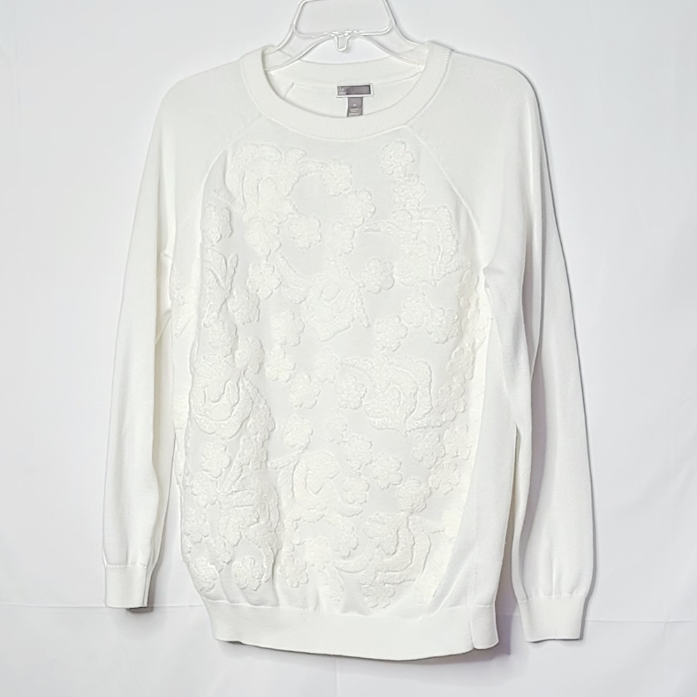 Chelsea28 3D textured white long sleeve sweatshirt sz Medium